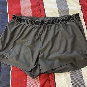 Gray Under Armour Play Up Shorts Size L